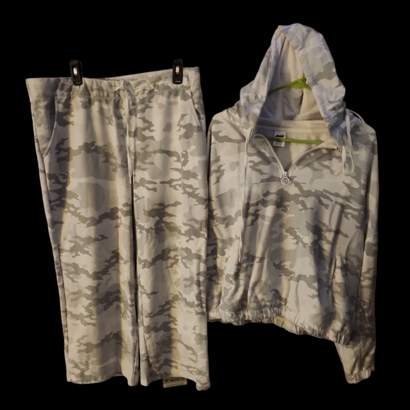 White camo sweat outfit - Picture 1 of 7